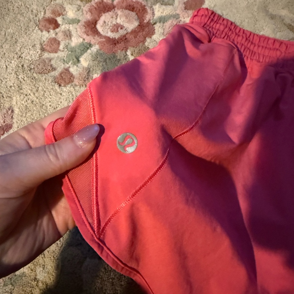 lululemon athletica hotty hot shorts - Picture 5 of 7